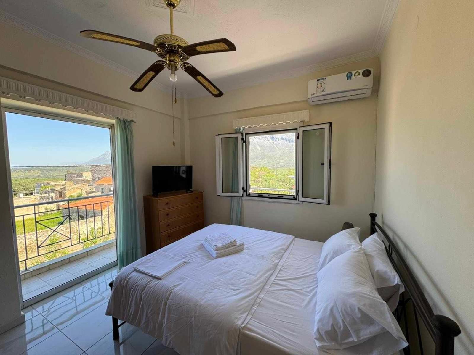 Santis Apartment Ареополис Екстериор снимка